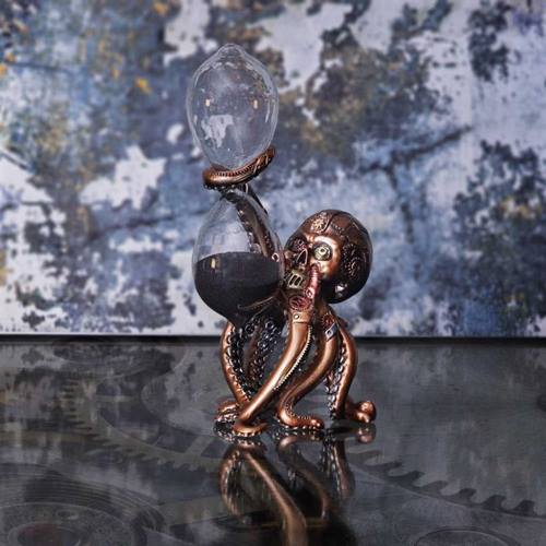Een uit been gesculpteerd beeldje van een skelet onder glazen stolp Een uit been gesculpteerd beeldje van een skelet onder glazen stolp
