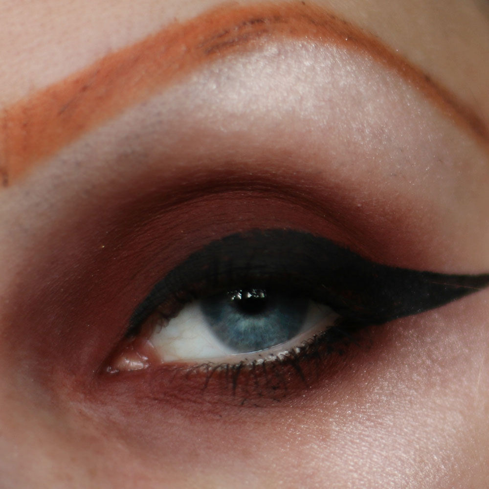 pigmented red eyeshadow